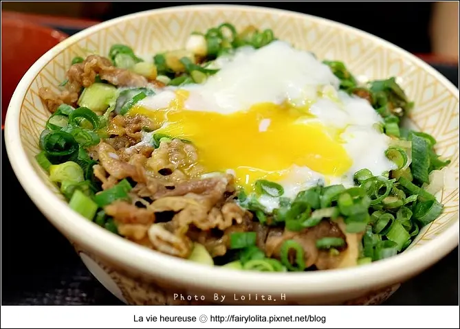 《北市中正區♥食記》すき家 SUKIYA。日本最大丼飯店登台，平價美味，半熟溫泉蛋好銷魂！