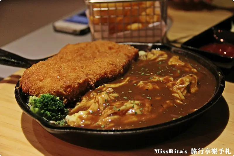 《食記》台中逢甲‧半蹲廚房BAN TEN，咖哩加巧克力蹦出