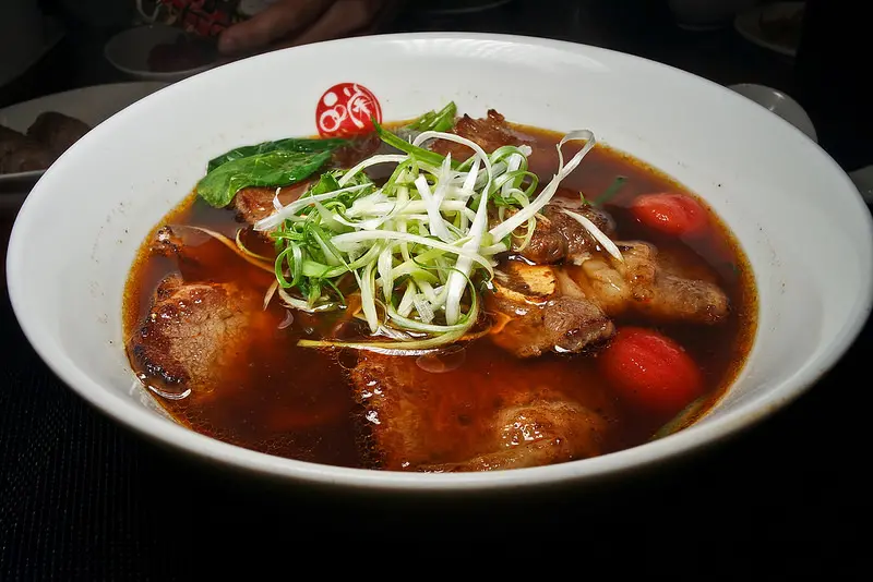 忠孝敦化, CNN認證的台北必嚐牛肉麵 「品川蘭」忠孝店, 香煎帶骨牛小排麵品嘗