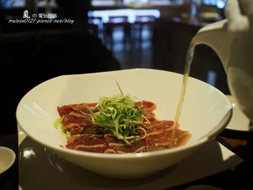 台北 安格斯無骨牛小排遇到麵 浪漫優雅的牛肉麵【品川蘭】