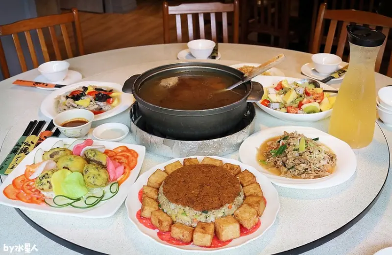 彰化花壇公雞四十八番餐廳，八卦山黑公雞創始正老店1992年創立，全新改裝！古早味合菜料理菜單，包廂聚餐推薦