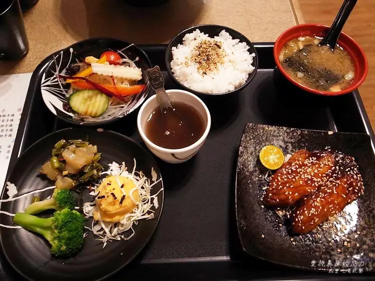 『食記』高雄左營。舞鶴壽司、定食、商業午餐，平價美食必吃
