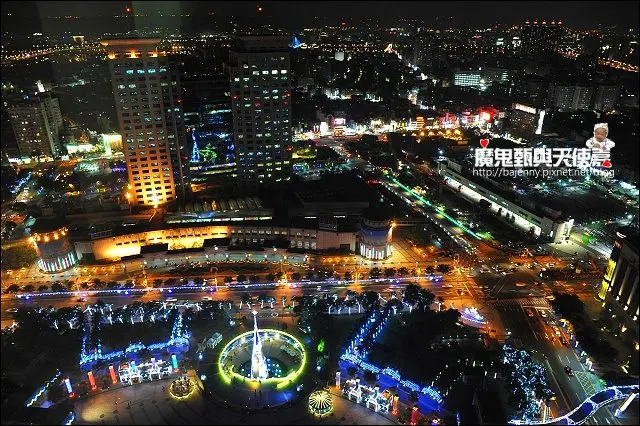 《捷運板橋站/新板特區景點美食》2014新北歡樂耶誕城．板橋車站環球樂麵屋