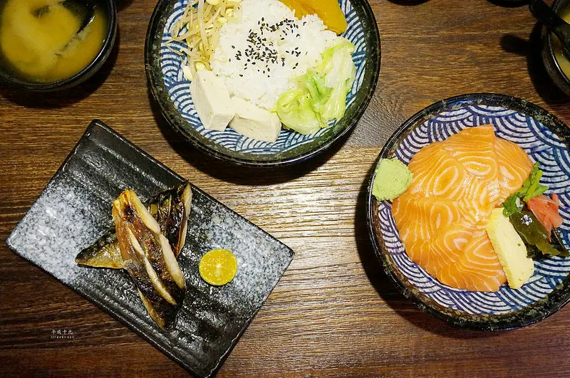 【中山】★平成十九2号店★餐券機點餐彷彿置身日本，來品嚐平價美味的丼飯吧｜日本料理 日式 生魚片 硬骨魚覓食中