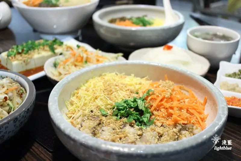 [ 六張犁站美食 ] 淺藍 × 雲之南～著名斑魚鍋外，單人也能吃雲式好料米線粑粑絲