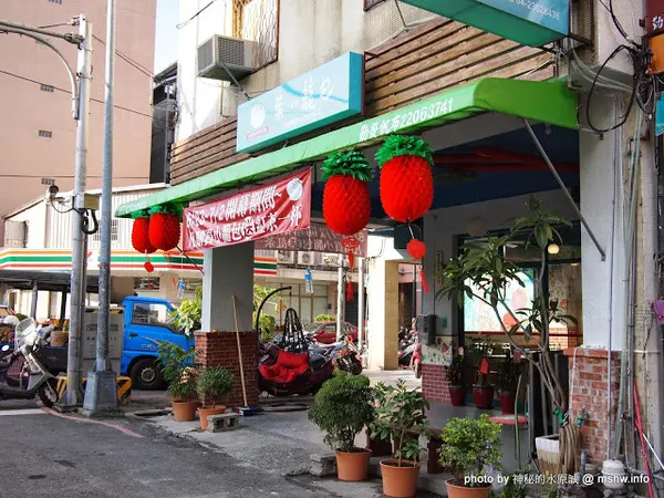 【食記】台中葉小籠包@西區模範市場BRT中正國小 : 不是湯包,水湳50年老口味的迷你小肉包？        
      