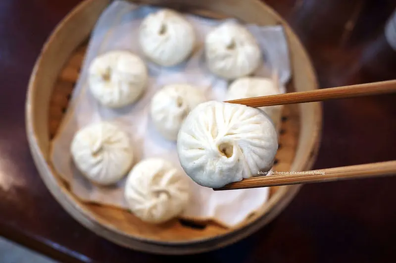 【台中西區】葉小籠包 - 好吃的白胖胖熱騰騰小籠包.酸辣湯好喝.豆漿有誠意.水湳市場50年老店遷至就近吃的到的模範街.黃家園蒸餃館和模範街1號店旁邊