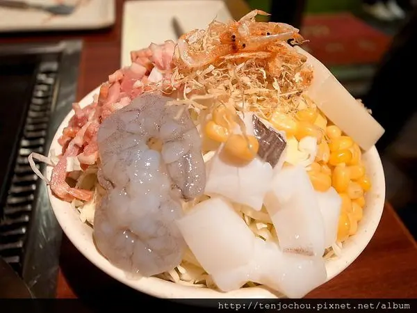 花花，甲飽沒【台北食記】月島文字燒 好吃又好玩的平價餐廳 東區聚餐美食推薦