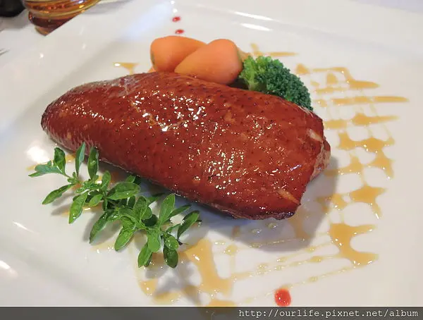 台中大里．軟嫩鮮甜又多汁的法式油封鴨胸@廚異料理牛排館(+wifi)