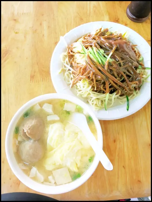 信義區永吉路30巷美食：空軍涼麵～超大份量涼麵配三合一湯