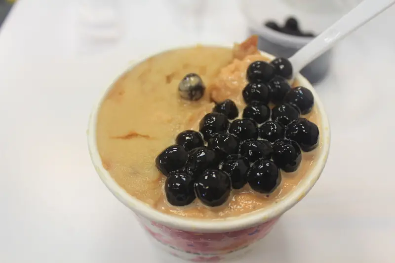 【宜蘭美食】船來芋冰雪淇淋(羅東夜市旁)，來宜蘭必吃冰店，激推波霸奶茶口味。