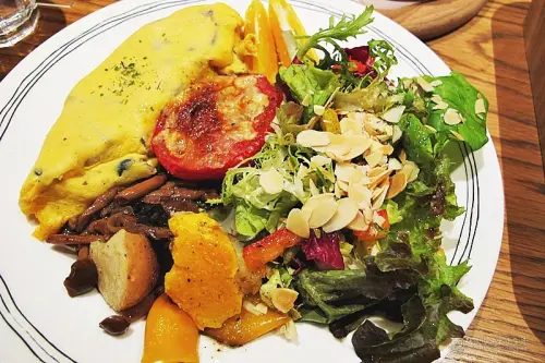 [東區捷運美食-忠孝敦化站] kaya kaya caffee●明曜商圈東區蔬(素)食餐廳●早午餐/燉飯/義大利麵，盡情享受無負擔