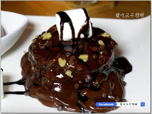 【台北市/美食】手做厚鬆餅好誘人！超新鮮水果茶/綿花糖熱可可/巧克力厚鬆餅瀑布。Hotcake Café 厚煎鬆餅 手作甜點