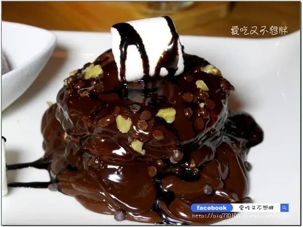 【台北市/美食】手做厚鬆餅好誘人！超新鮮水果茶/綿花糖熱可可/巧克力厚鬆餅瀑布。Hotcake Café 厚煎鬆餅 手作甜點