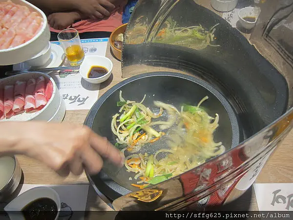 高雄苓雅區=<食>石石在在石頭火鍋 讓我實實在在非常飽--文末有贈餐券喔=