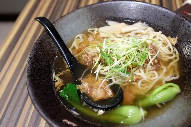 ［台北］：新潮麵館值得一嚐☆人之初膠原嫩骨麵