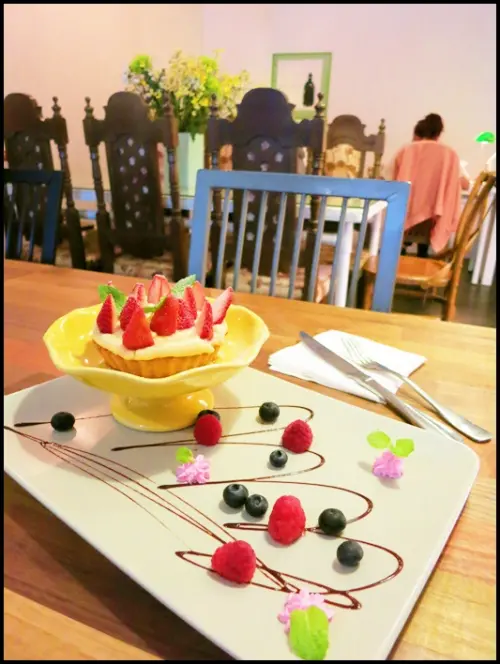 東區．延吉街美食．下午茶：knock cafe敲敲咖啡～現做歐式手工甜點，夢幻玫瑰草莓塔