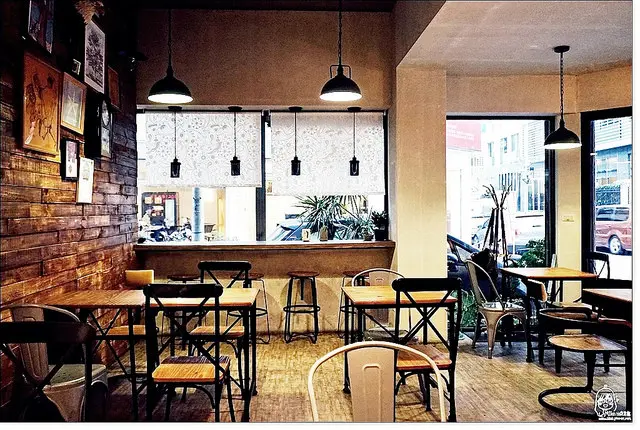 『台中。西屯區』 DEPOT小倉庫咖啡/早午餐/輕食-英法復古懷舊文青風小餐館，餐點當日新鮮備料、現點現做、鹹派與檸檬塔推薦必點。