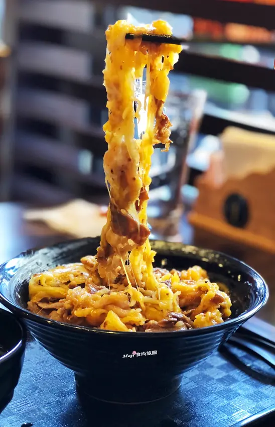 捷運中山站超人氣排隊美食  新丼日式丼飯  重度起司狂熱者的美食  大同區平價日式丼飯專賣店(附最新菜單)