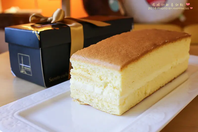 【宅配美食_蛋糕網購】法國的秘密甜點 ♥ 諾曼地牛奶蛋糕，主廚的巧手法式工藝，蛋糕內藏有好吃的五大秘密！22：1黃金比例的超美味的口感！宅配美食甜點蛋糕，上班這檔事推薦，Mitsui Outlet P