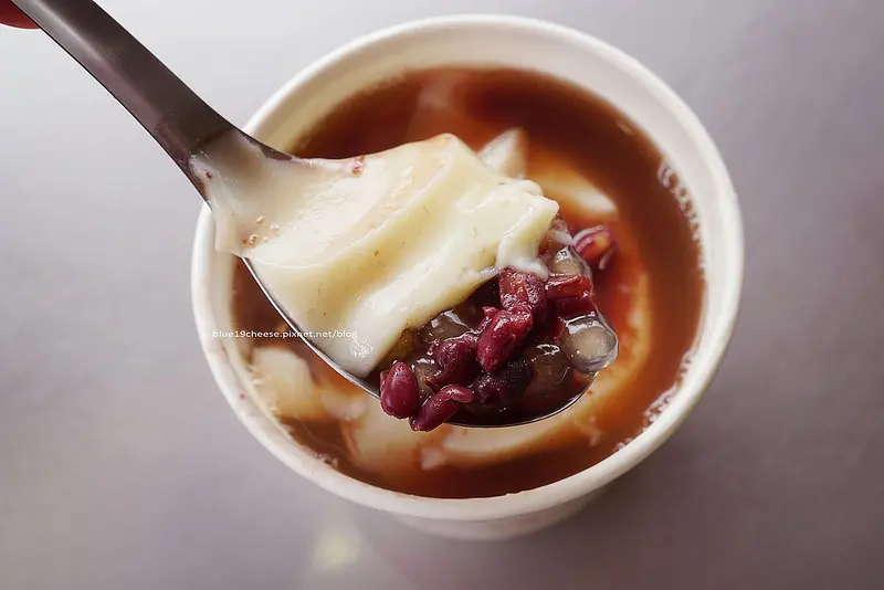 【新北萬里】豆華王-萬里推薦美食小吃.手工製作豆花.冰豆花有豆漿豆花.黑糖豆花還有檸檬豆花.熱豆花還有紅豆湯花生湯薑湯黑糖四種甜湯底選擇.知味鄉玉米隔壁.食尚玩家推薦