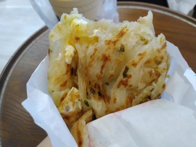 【士林美食】林家蔥抓餅-捷運士林站排隊美食,平價國民小吃推薦@東吃東吃到處吃