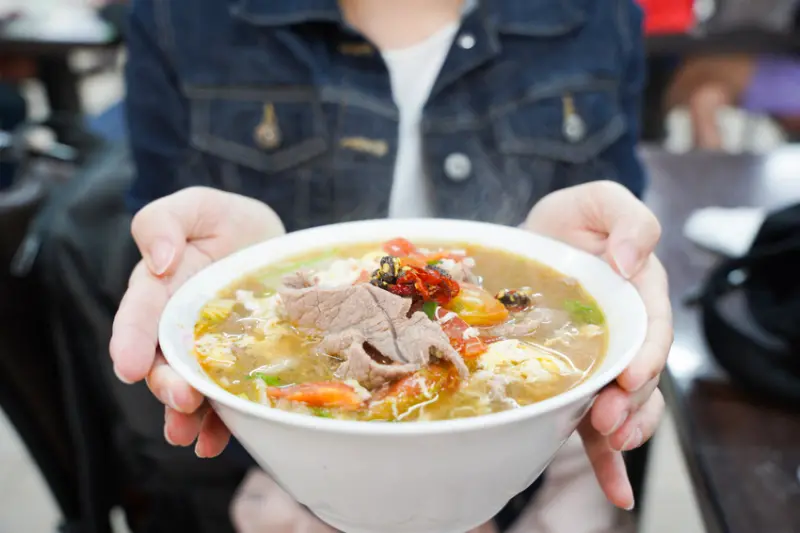 南門市場美食｜合歡刀削麵．台北好吃的番茄牛肉麵，一定要來1碗 | 廢人老P (旅行廢人·走不遠)