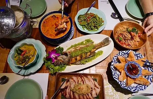 雲城泰式料理 - 每道菜都富有巧思，必吃香酥鱸魚，全新裝潢，聚餐約會首選，台北松山美食推薦