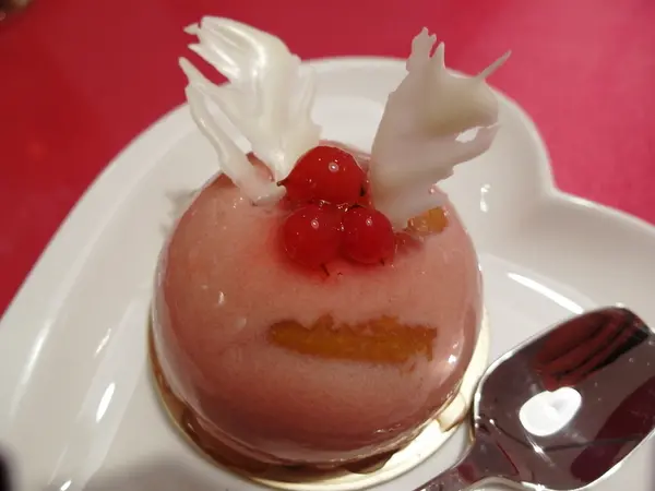 丞食台北-夢幻級的珠寶櫃甜點-蘋果派 香蕉磅蛋糕  平價奢華下午茶 Avenir Cafe              