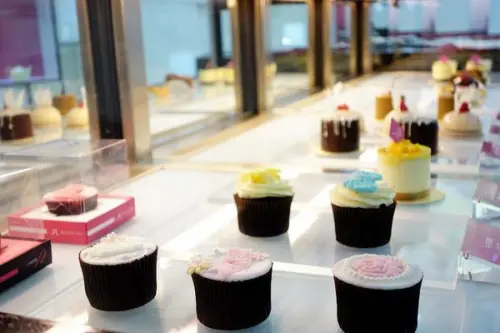 Avenir Cafe+夢幻餐點與用餐環境+藍帶主廚們的創意與用心+ 黑白桃紅的結合+ 結婚禮客製蛋糕+強力推薦來喝杯下午茶啊!!!fondant cake 菜單 Menu 店家介紹