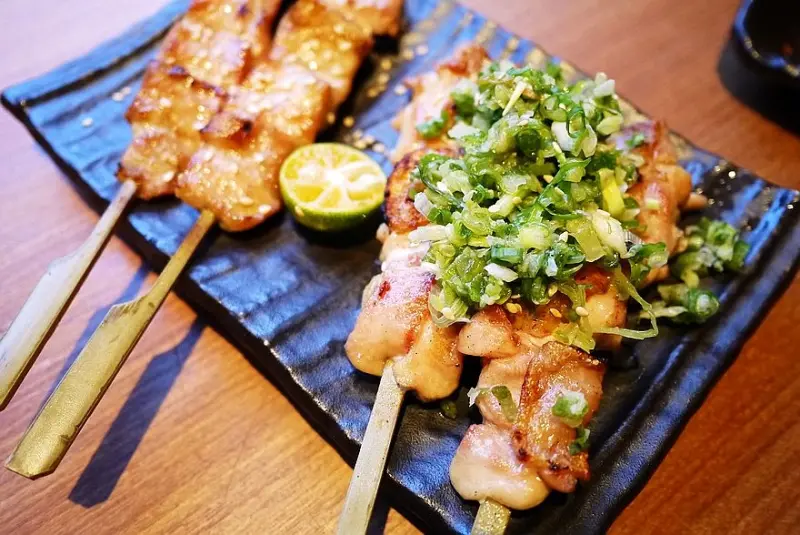 【台北】中山 串場居酒屋Kushi Bar 林森店‧平價好吃串燒居酒屋‧公園旁的無敵窗景♥♥♥