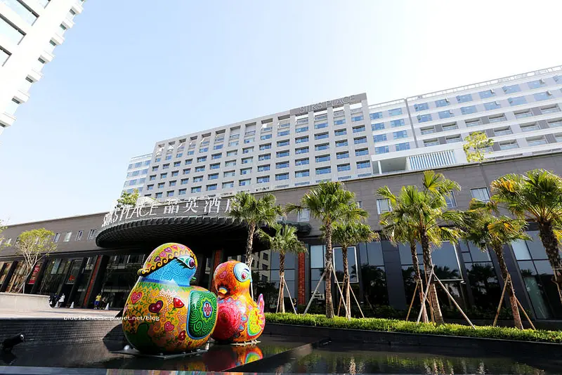 【台南住宿飯店】台南晶英酒店Silks Place Tainan - 到處充滿府城元素.適合親子旅遊旅館.戶外泳池.兒童遊戲室.健身房.早餐好吃.房間舒適.設施標示應該可以再清楚一點