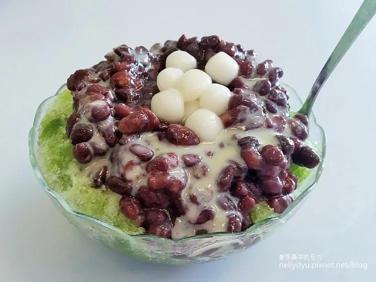 『食記』高雄。大碗公冰城剉冰好消暑，來自旗津渡船頭的挫冰