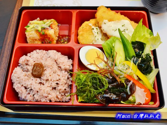 <台中西區>食記:囍料理~精緻美味的料理餐盒和特色火鍋~推薦紹子鍋和皮蛋鍋，下午時段用餐再打9折