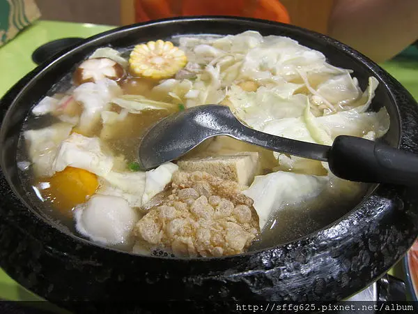 高雄鼓山區=<食>鼎川石頭火鍋 吃完再去美術館多走幾圈=