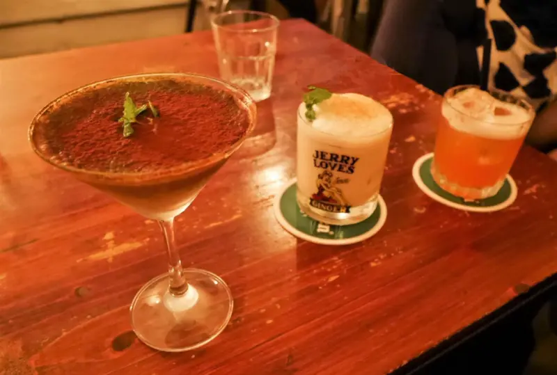 【台北士林 | 酒吧】老屋中。暈黃微醺夜☽榕RON Cafe&Bar