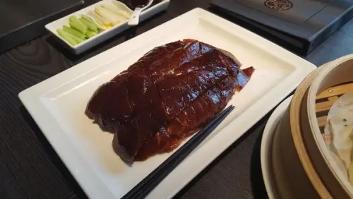 高雄 【悅品中餐廳】據說是高雄最好吃的港式飲茶，今天就讓壽司羊來吃吃傳說中的片皮櫻桃烤鴨吧～～～