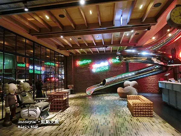 <住>紅點文旅RedDot。台中溜滑梯飯店，是間設計感強烈又兼具美學的飯店X美味der美日美食堂早餐