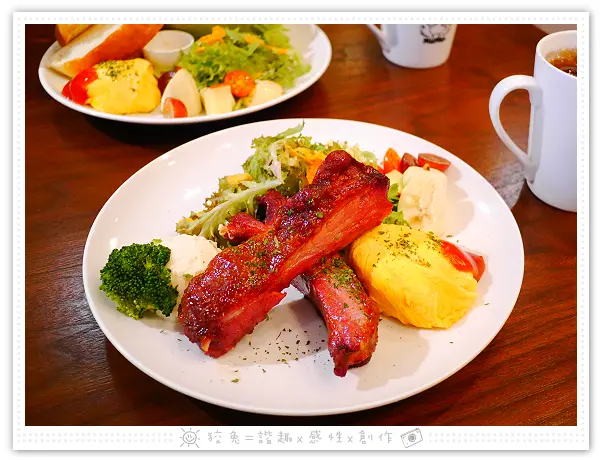[台南食記] Mumu小客廳‧咖啡、輕食、早午餐~美式火烤蜜汁肋排&白酒奶油燴雞！好點子in老屋子！
