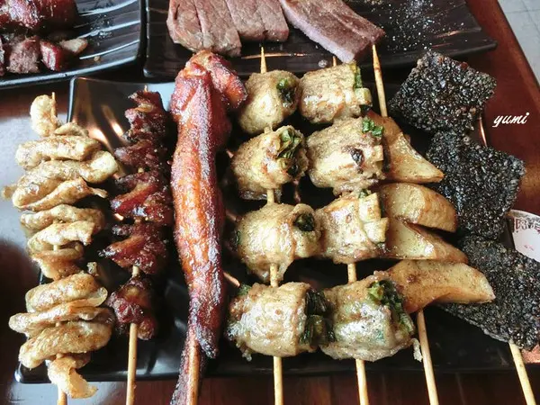  【台中食記-神岡區】三五朋友聊天小酌吃串燒的好所在@皇潮烤肉堂              
