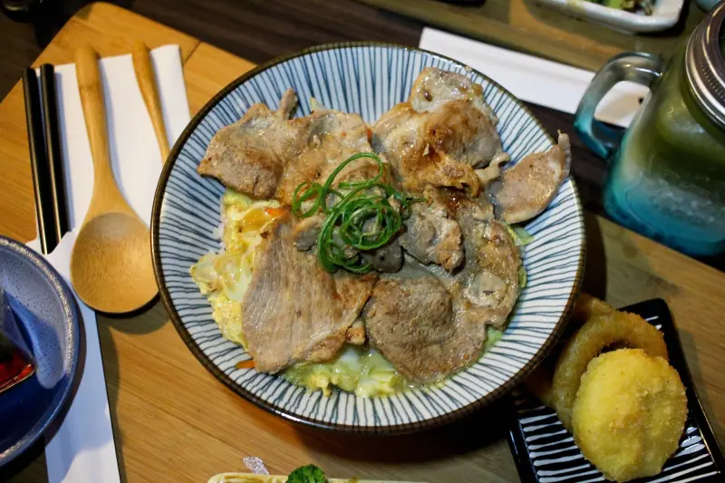 [高雄美食]日式風格定食丼飯~麓琦和洋餐廳~三民區巷弄美食~近鳳山文山特區~
