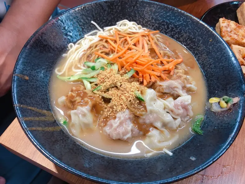 新北板橋【陳新抄手二店】脆皮臭豆腐/ 溫州大餛飩/ 麻醬抄手麵/ 近埔墘國小