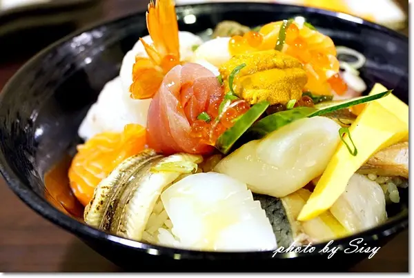 橋壽司永安店~食尚玩家推薦，超澎湃平價海鮮丼和綜合握壽司