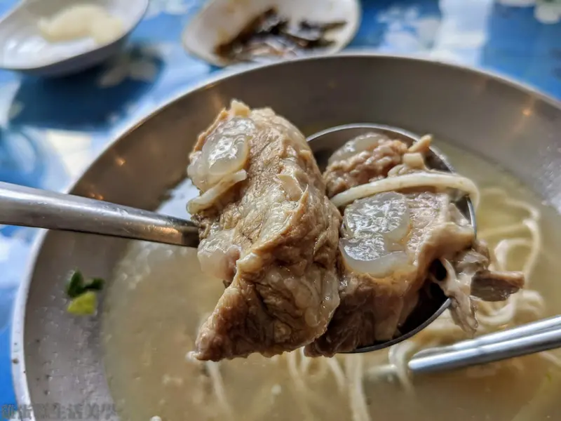 【南投食記】一滴水麵館 - 少鹽少油無味精的超軟嫩軟骨麵