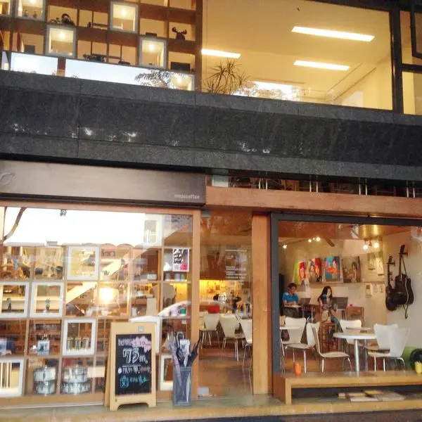 【台中。食】Retro mojo coffee // 適合讀書人沉浸的好地方