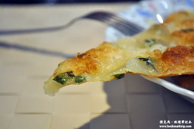 無名蔥油餅：鹹香酥脆的午茶小點