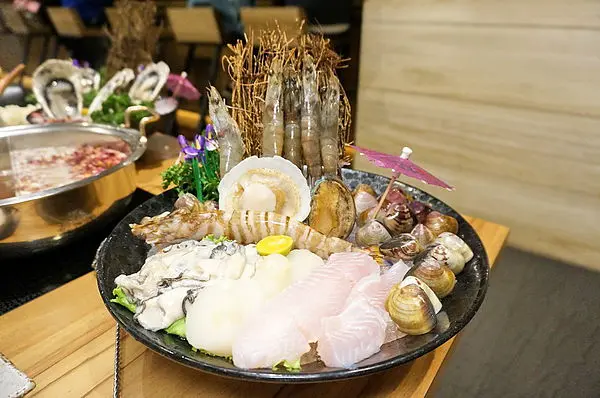 【桃園中壢．美食推薦】柚．精緻鍋物-邪惡的海鮮魔王降臨了～(凱悅KTV/大同路/火鍋/單點)--踢小米食記