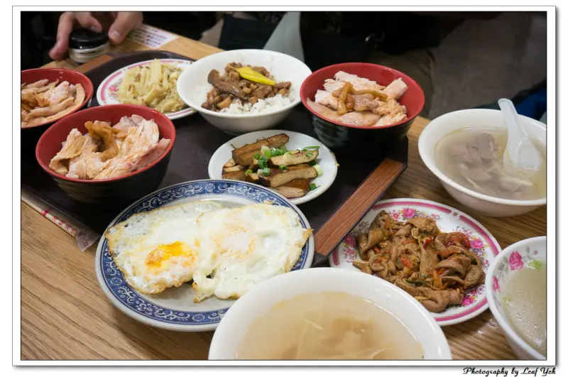 [嘉義]不再凌晨但一樣排隊。凌晨微笑火雞肉飯 / 民雄建國路