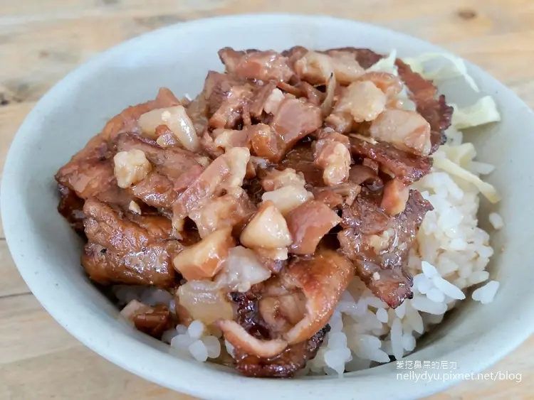 『食記』高雄新興。高雄好吃燒肉飯始祖-阿霞燒肉飯，美味令人想念