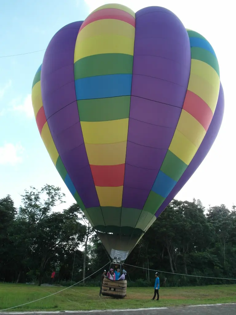 [旅遊]103/7/13-14南投兩天一夜~Day2觔斗雲熱氣球!!第一次搭乘熱氣球~好嗨!-南投日月潭